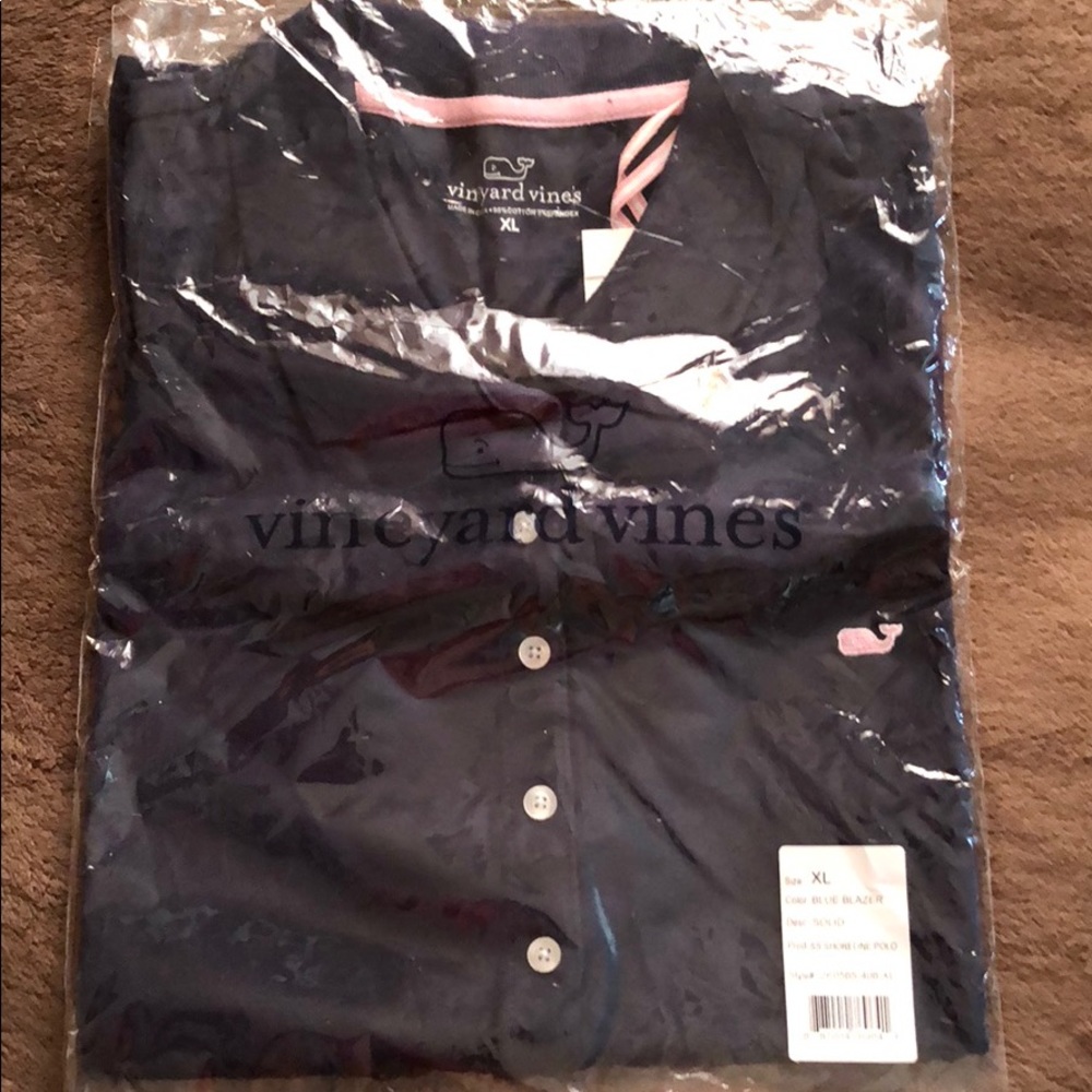 NEW WITH TAG VINEYARD VINES NAVY POLO SHIRT